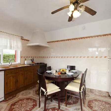 Fragrancia Unico 4 Bedroom Perfect For Families Pool And Table Tennis Table Carvoeiro Villa Porches (Algarve)